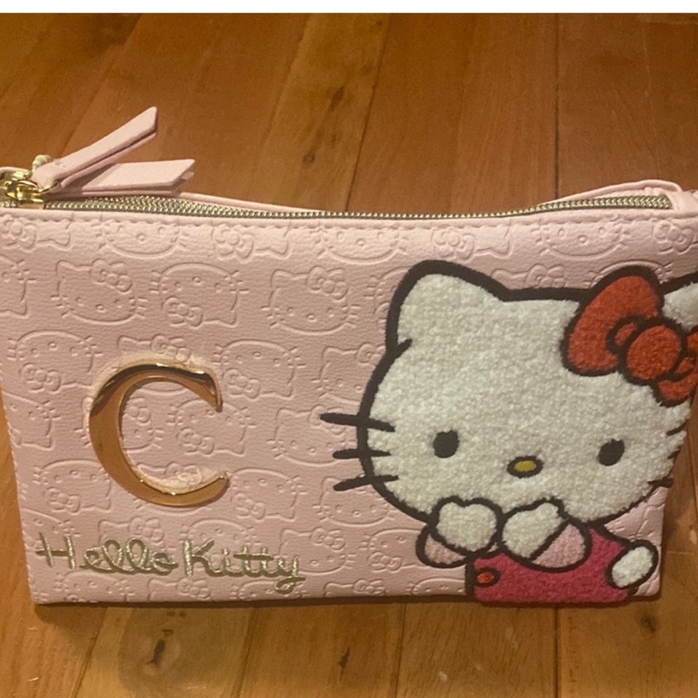 NWT Hello Kitty Pink Cosmetic pouch - Picture 2 of 7